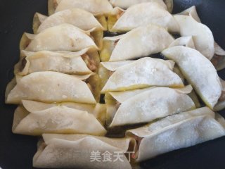 鸡肉香菇锅贴的做法步骤：9