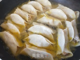 鸡肉香菇锅贴的做法步骤：11
