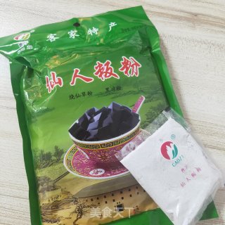 黑凉粉(潮汕草果)的做法步骤：1