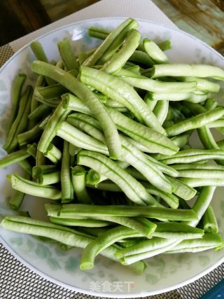 肉丝炒豆角的做法步骤：2