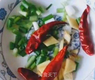 红烧鹌鹑蛋的做法步骤：3