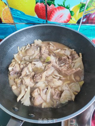 三黄鸡炖蘑菇的做法步骤：13