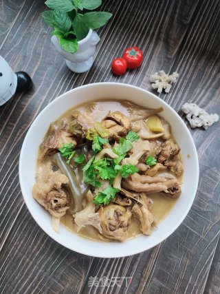 三黄鸡炖蘑菇的做法步骤：15