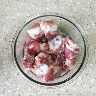 虫草花墨鱼汤的做法步骤：1