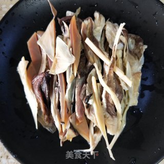 虫草花墨鱼汤的做法步骤：5