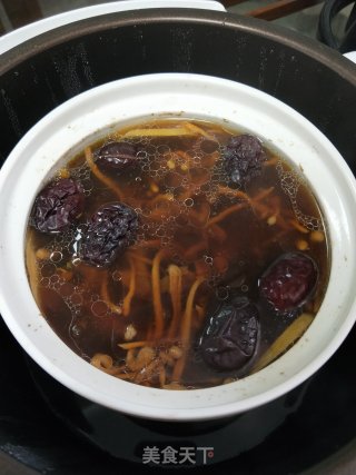 虫草花墨鱼汤的做法步骤：9