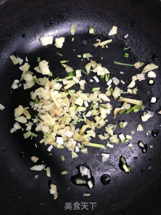 干锅吮指对虾的做法步骤：4