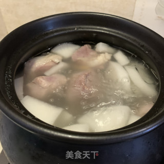 白萝卜土豆骨头汤的做法步骤：3