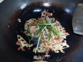 藕片炒肉的做法步骤：8