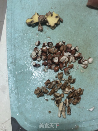 盐蛋鸡肉粥的做法步骤：2