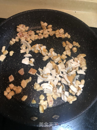 盐蛋鸡肉粥的做法步骤：4