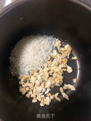 盐蛋鸡肉粥的做法步骤：5