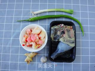 泡菜鸡腿肉的做法步骤：1