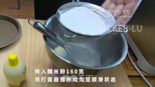 两分钟学一道美食，烤年糕披萨，焦脆外壳，软糯内心、丰富馅料，好吃到爆。的做法步骤：2