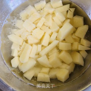 自家浓郁火腿咖喱-不吃米饭的都可以吃上满满一碗的做法步骤：1