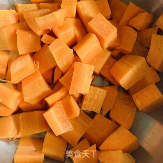 自家浓郁火腿咖喱-不吃米饭的都可以吃上满满一碗的做法步骤：3