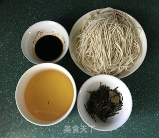 葱油拌面的做法步骤：1