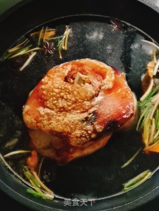 香卤肘子的做法步骤：5