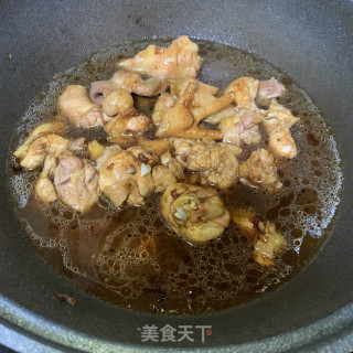 真姬菇炒鸡肉，太好吃了????的做法步骤：6
