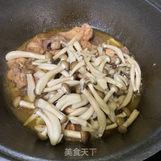 真姬菇炒鸡肉，太好吃了????的做法步骤：7