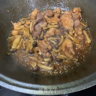 真姬菇炒鸡肉，太好吃了????的做法步骤：8