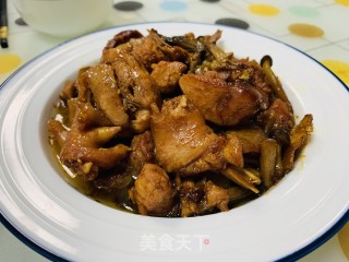 真姬菇炒鸡肉，太好吃了????的做法步骤：9