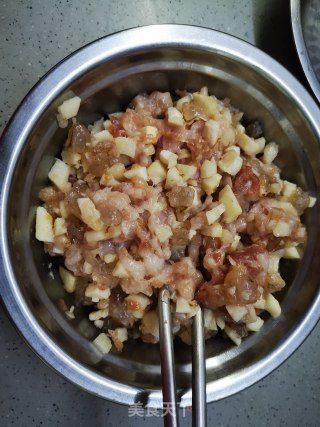 虾肉卷的做法步骤：2