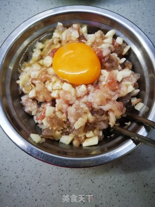 虾肉卷的做法步骤：3