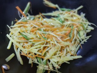 土豆炒三丝的做法步骤：7
