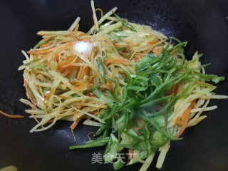 土豆炒三丝的做法步骤：9