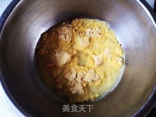 玉米面和果子的做法步骤：1