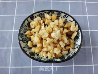 核桃仁拌韭菜的做法步骤：2
