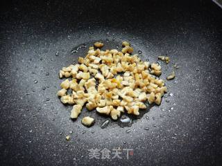 核桃仁拌韭菜的做法步骤：3