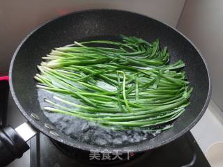 核桃仁拌韭菜的做法步骤：4