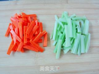 炒香芹胡萝卜的做法步骤：2