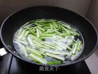 炒香芹胡萝卜的做法步骤：3