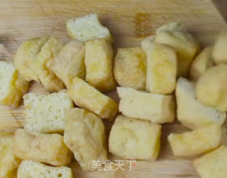 蒜苗炒豆泡的做法步骤：1