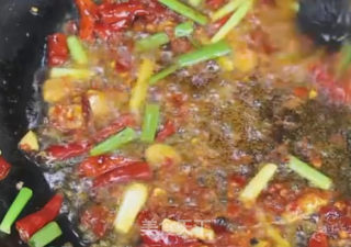 蒜苗炒豆泡的做法步骤：4