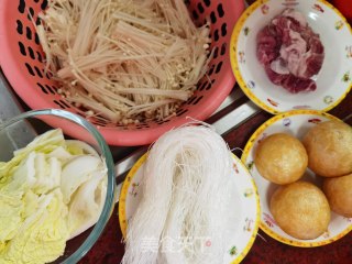 金针菇粉丝煲的做法步骤：1