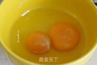 彩椒炒鸡蛋的做法步骤：2