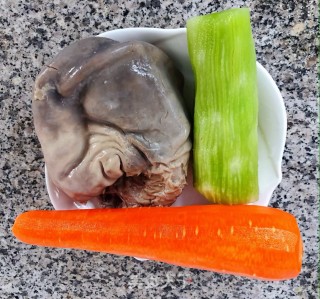 #酸爽开胃美食#酸辣肚丝凉拌莴笋丝的做法步骤：1