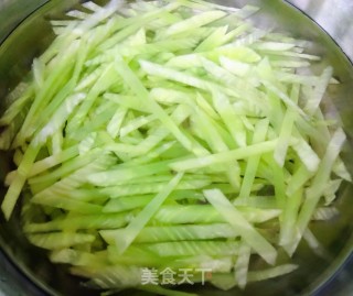 #酸爽开胃美食#酸辣肚丝凉拌莴笋丝的做法步骤：3