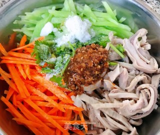 #酸爽开胃美食#酸辣肚丝凉拌莴笋丝的做法步骤：9