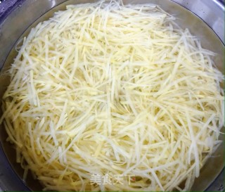 #酸爽开胃美食#酸辣土豆丝的做法步骤：4
