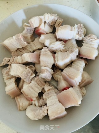 鲍鱼红烧肉的做法步骤：2