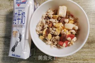 牛奶麦片的做法步骤：1