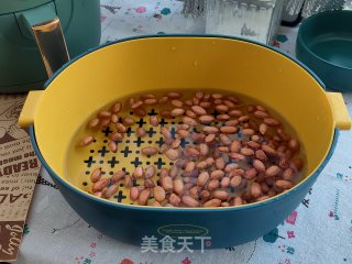 糖酥花生的做法步骤：1
