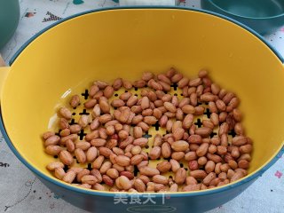 糖酥花生的做法步骤：2