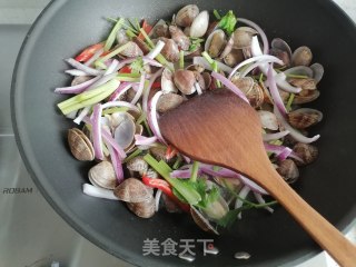 爆炒花甲的做法步骤：6