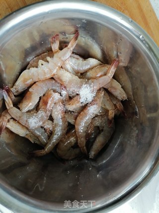 油爆虾的做法步骤：2